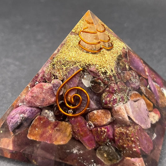 Pirámide Orgonita Rubí 5X5CM