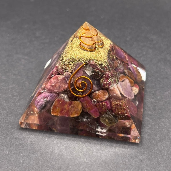 Pirámide Orgonita Rubí 5X5CM