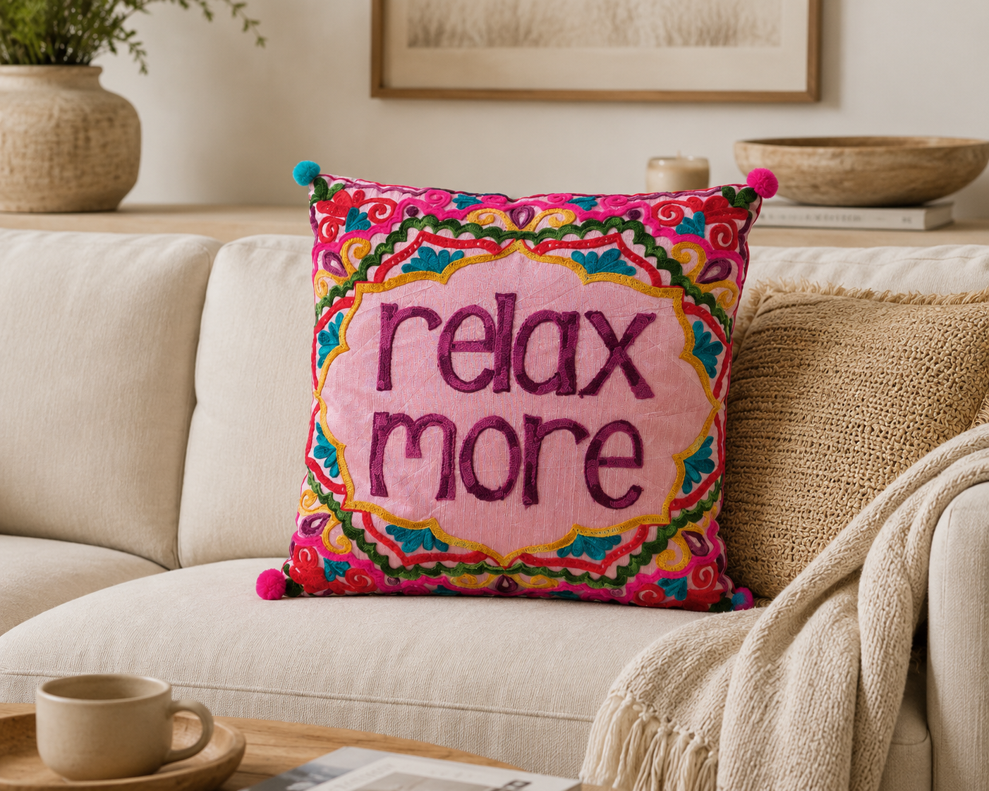 Cojin "Relax More"