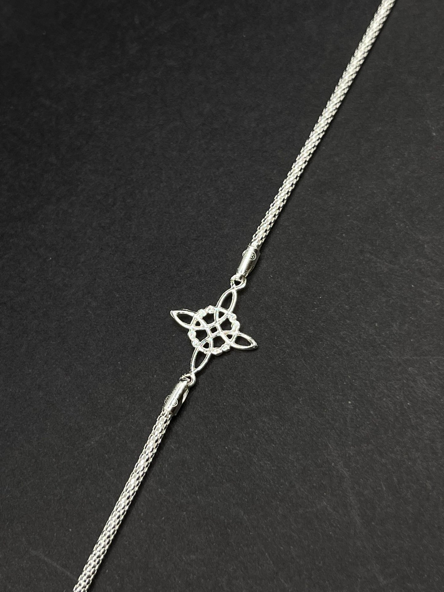 Pulsera Nudo de Bruja Cadena