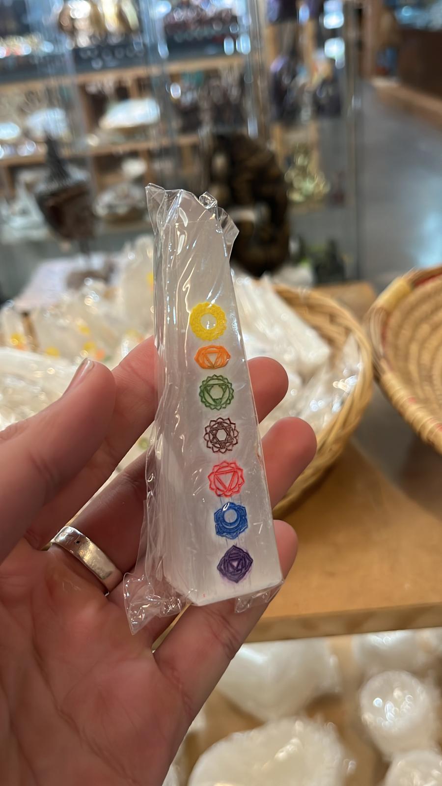 Obelisco Selenita 7 Chakras