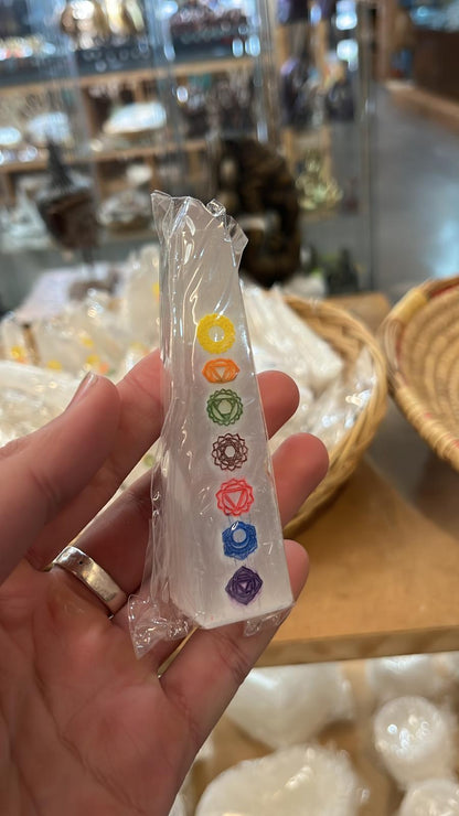 Obelisco Selenita 7 Chakras